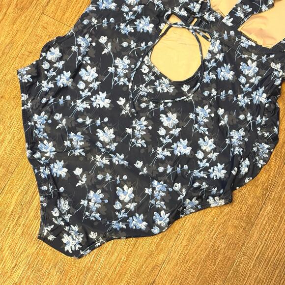 A Pea in the Pod Maternity Blue Floral Ruffle One-Piece Swimsuit Size Large - Picture 9 of 12